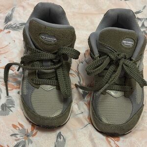 New Balance Kids Olive Lace-Up Sneakers